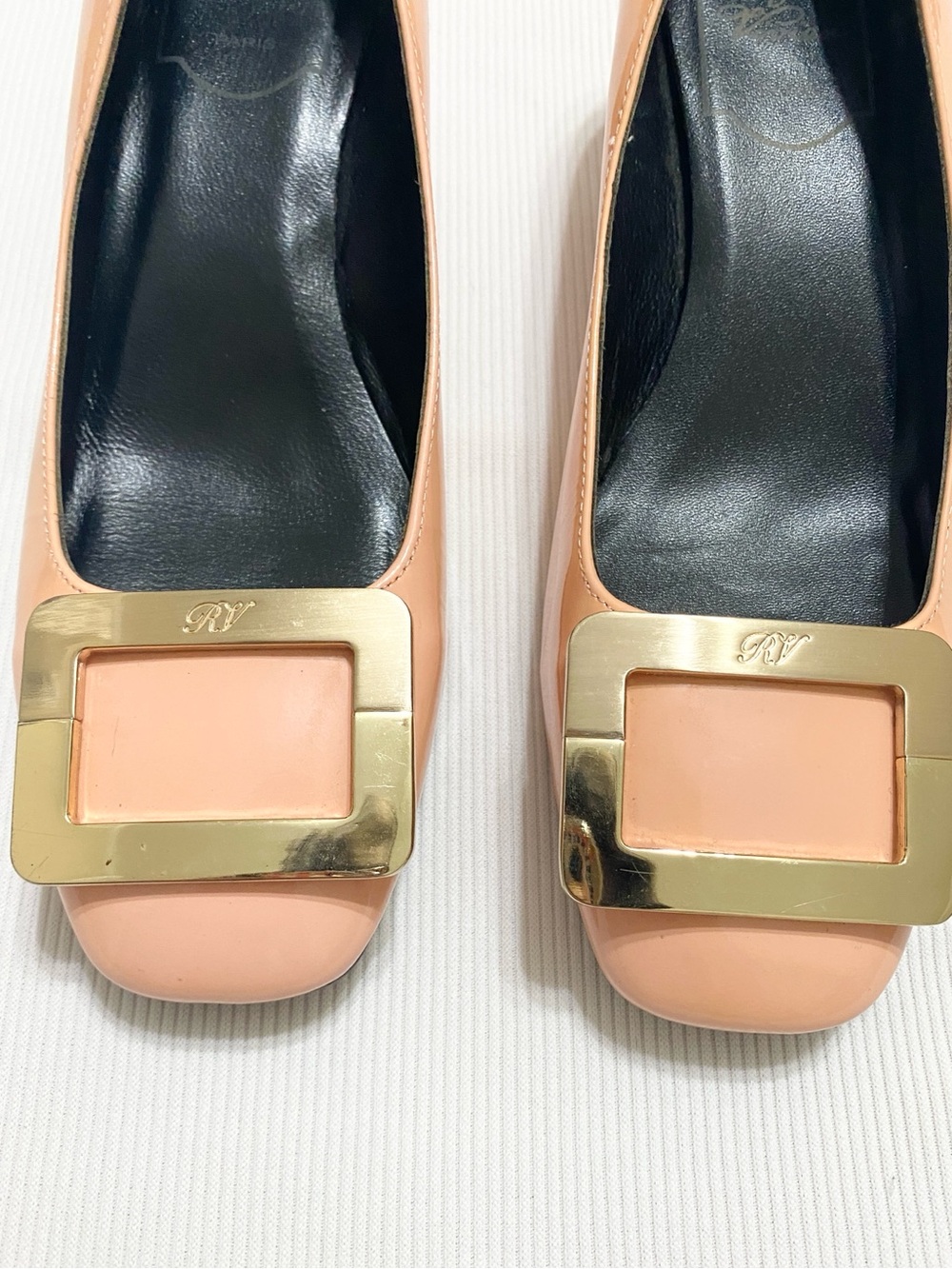 Roger Vivier Paris Trompette Patent Leather Buckle Pumps Kitten Heel Coral Pink - Picture 7 of 13